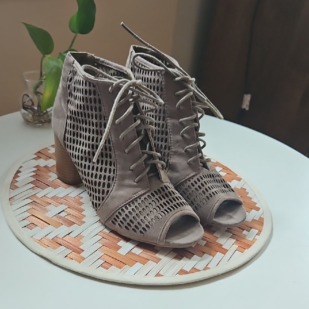Women's Lace-Up Peep Toe Ankle Boots - Gray
